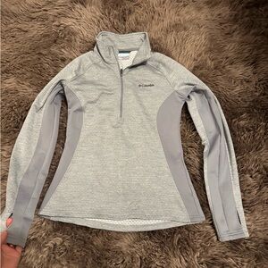 Columbia Women's Light Gray Quarter-Zip Sweatshirt